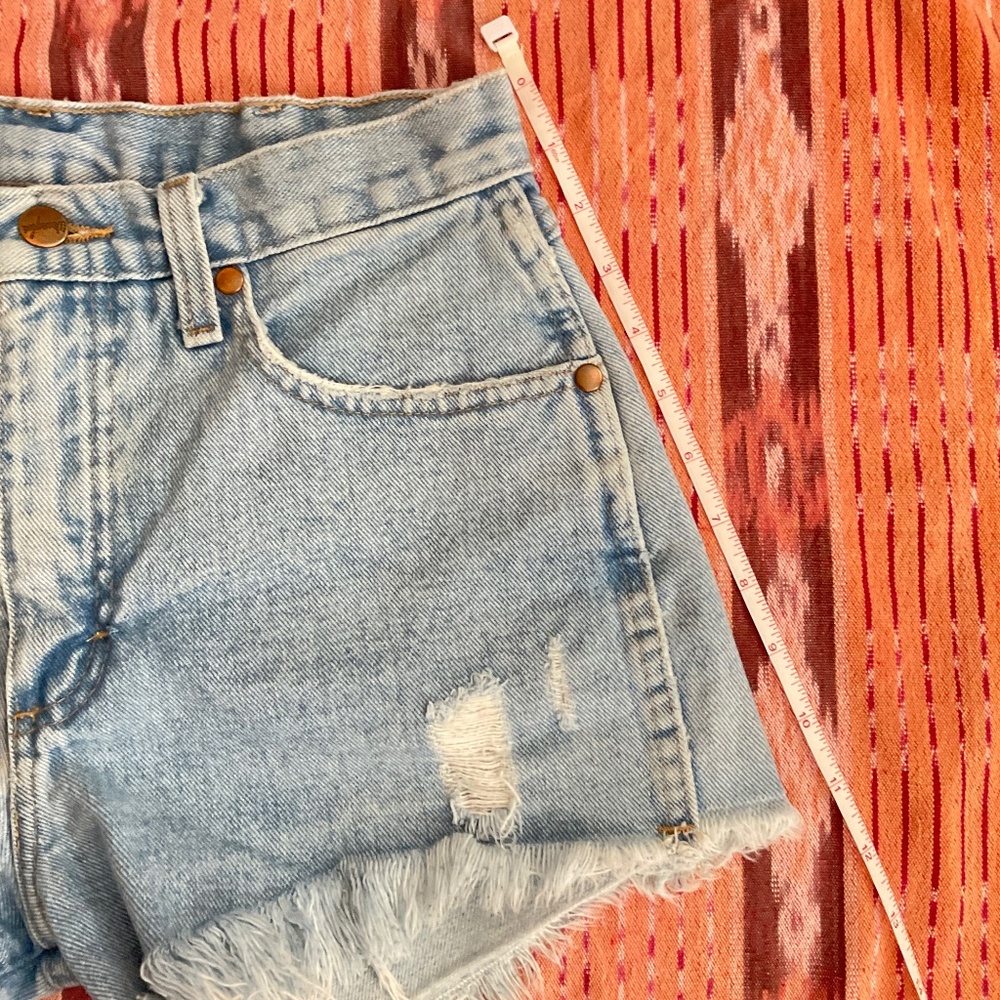 Wrangler Women’s Reworked Short - Picture 2 of 4